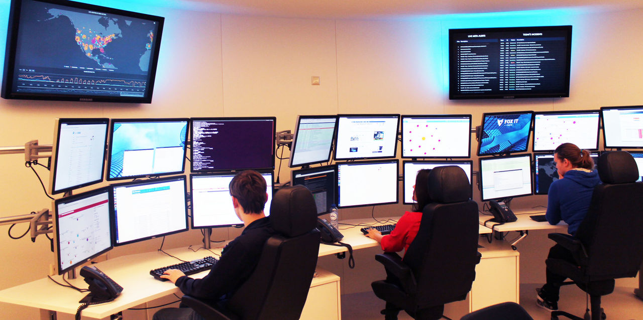 Рабочее место Security operational Center. Security Operation Centre (soc) для мобильных устройств. Craigford_Cyber+"Security Operations". Security Operations Center Full course.